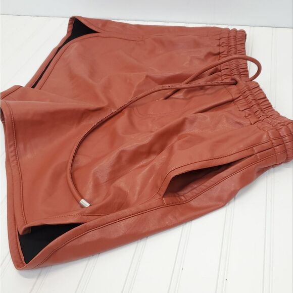 A.L.C Ryder Pull On Faux Leather Shorts Russet in Size Large - Picture 9 of 12